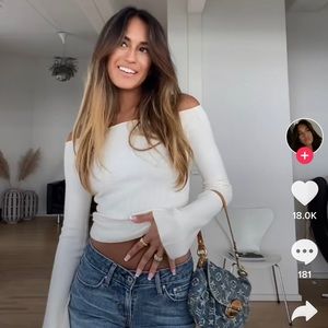 ISO off the shoulder knitted top Amalie Star